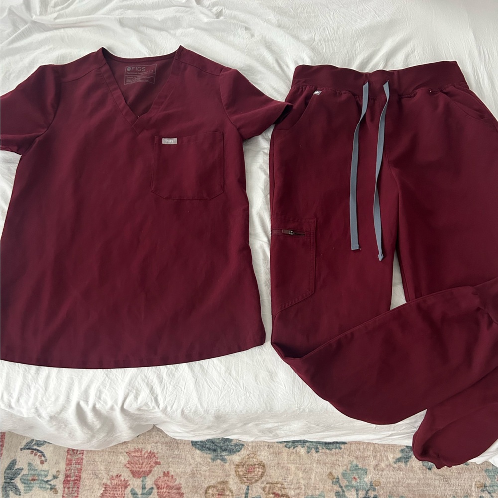 Figs Burgundy Scrub Set